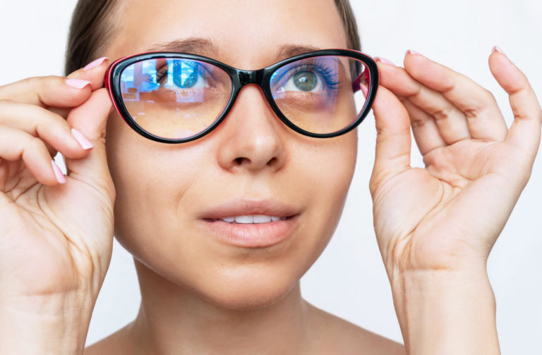 Can You Wear Blue Light Glasses with Contacts? La Mesa